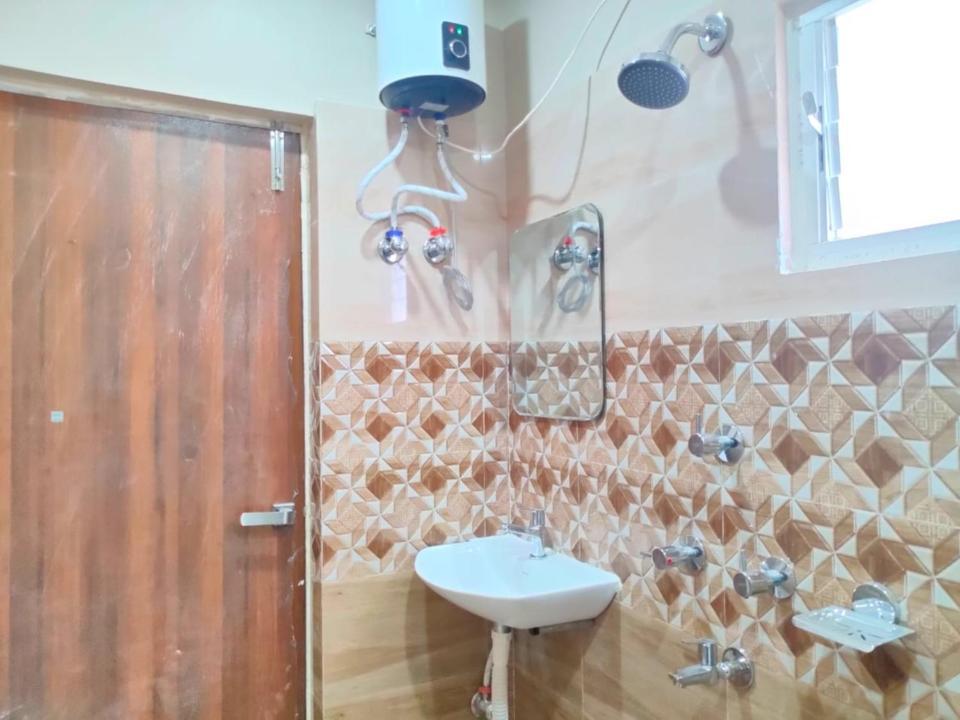 Hotel Vaishnavi Near Baba Dham Temple Деогарх Экстерьер фото