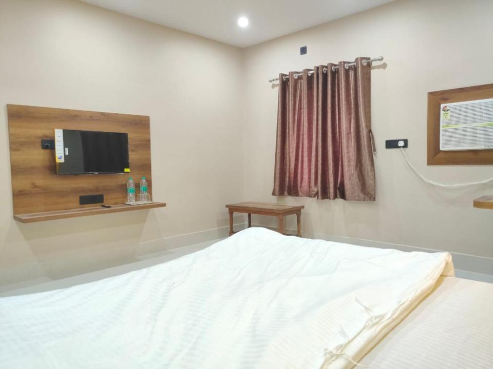 Hotel Vaishnavi Near Baba Dham Temple Деогарх Экстерьер фото