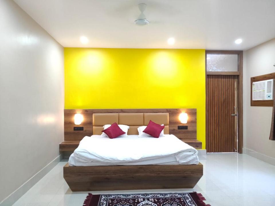 Hotel Vaishnavi Near Baba Dham Temple Деогарх Экстерьер фото
