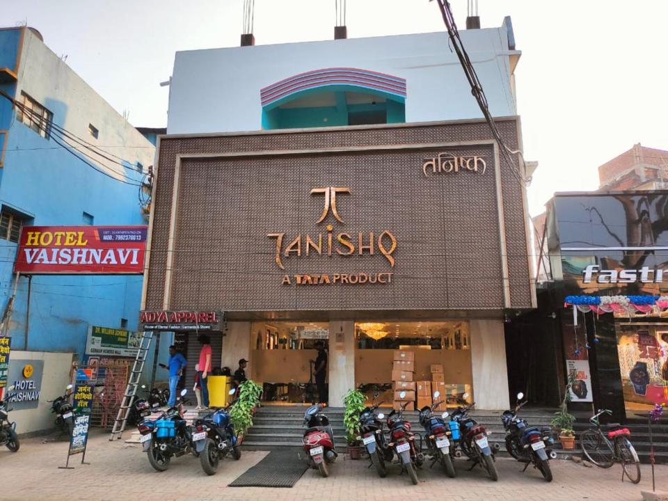 Hotel Vaishnavi Near Baba Dham Temple Деогарх Экстерьер фото