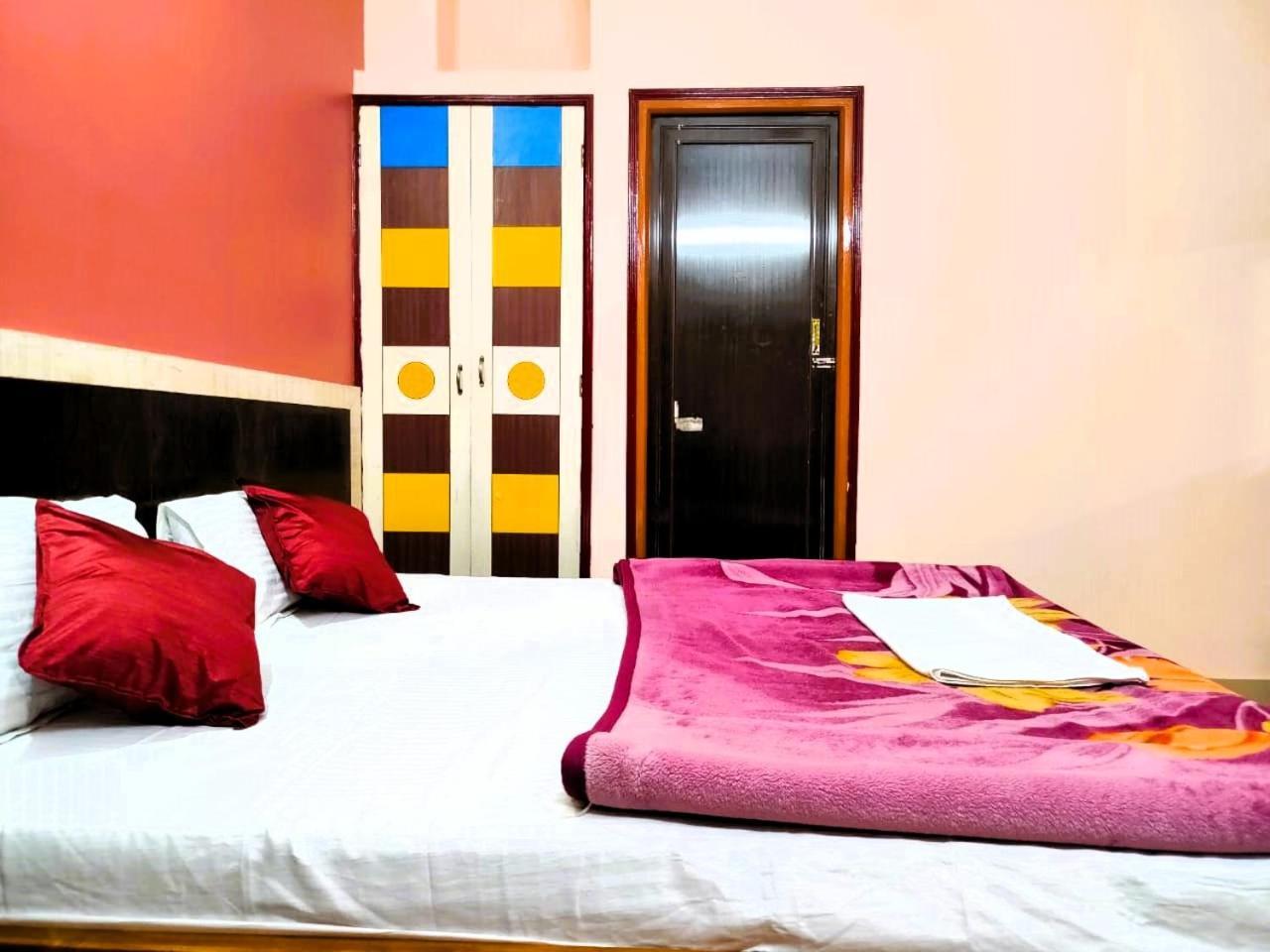 Hotel Vaishnavi Near Baba Dham Temple Деогарх Экстерьер фото