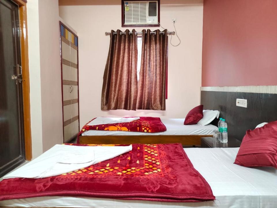 Hotel Vaishnavi Near Baba Dham Temple Деогарх Экстерьер фото