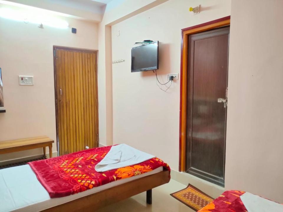 Hotel Vaishnavi Near Baba Dham Temple Деогарх Экстерьер фото